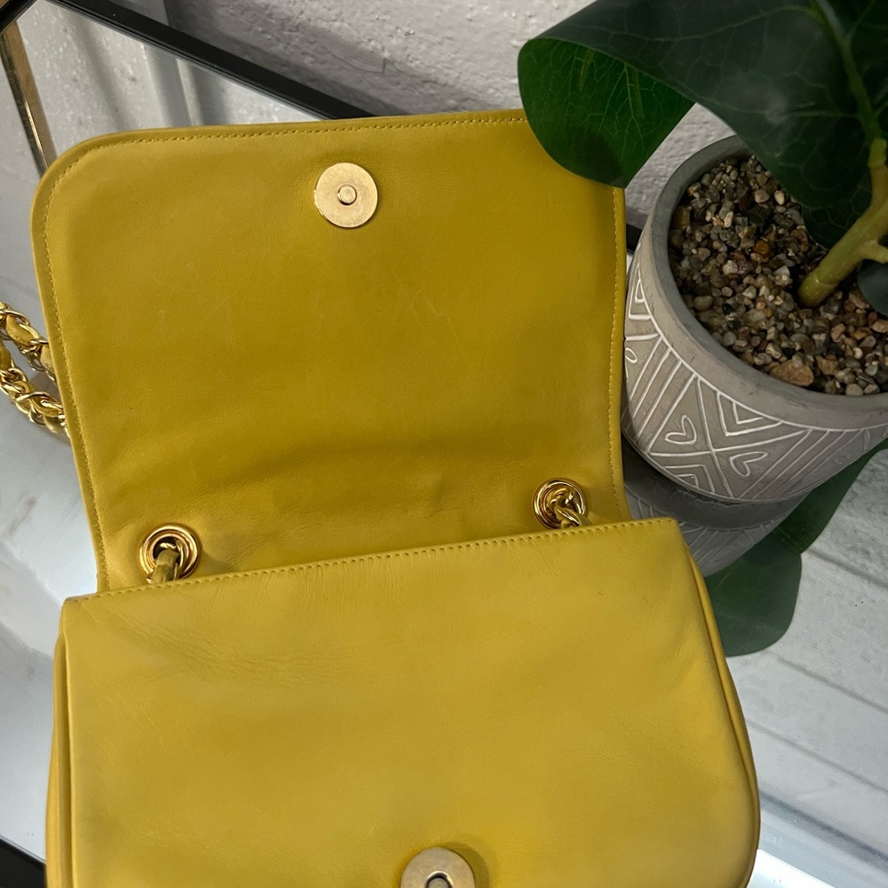 Yellow cute GUARANTEED AUTH CHANEL LAMBSKIN VINTAGE SHOULDER BAG - Picture 10 of 13
